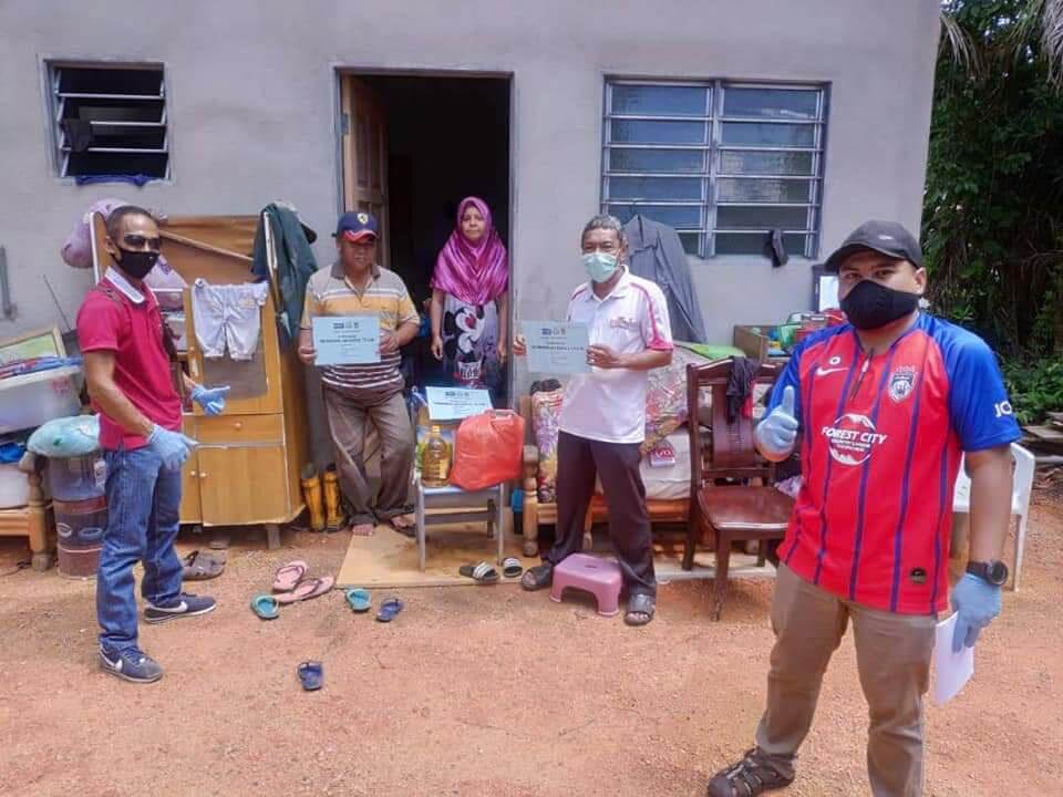 100 KELUARGA DI BATU PAHAT, JOHOR TERIMA BANTUAN ...