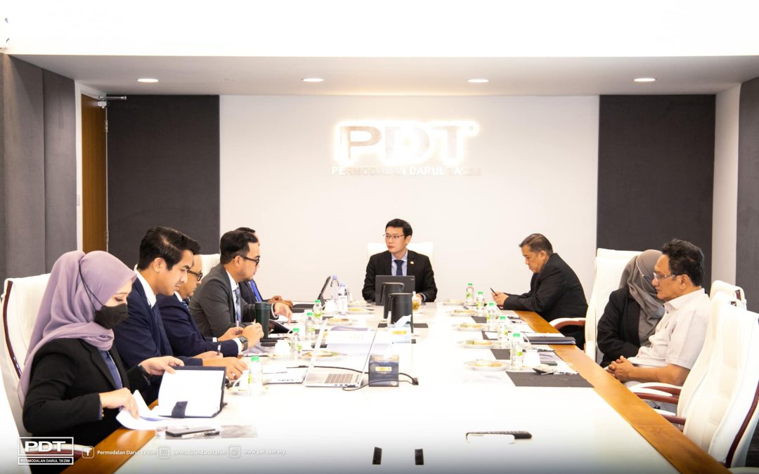 YB TUAN LEE MEMPENGERUSIKAN MESYUARAT BERKAITAN INDUSTRI AIR DI JOHOR