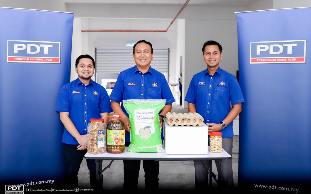 KAKITANGAN PDT TERIMA SUMBANGAN RAYA